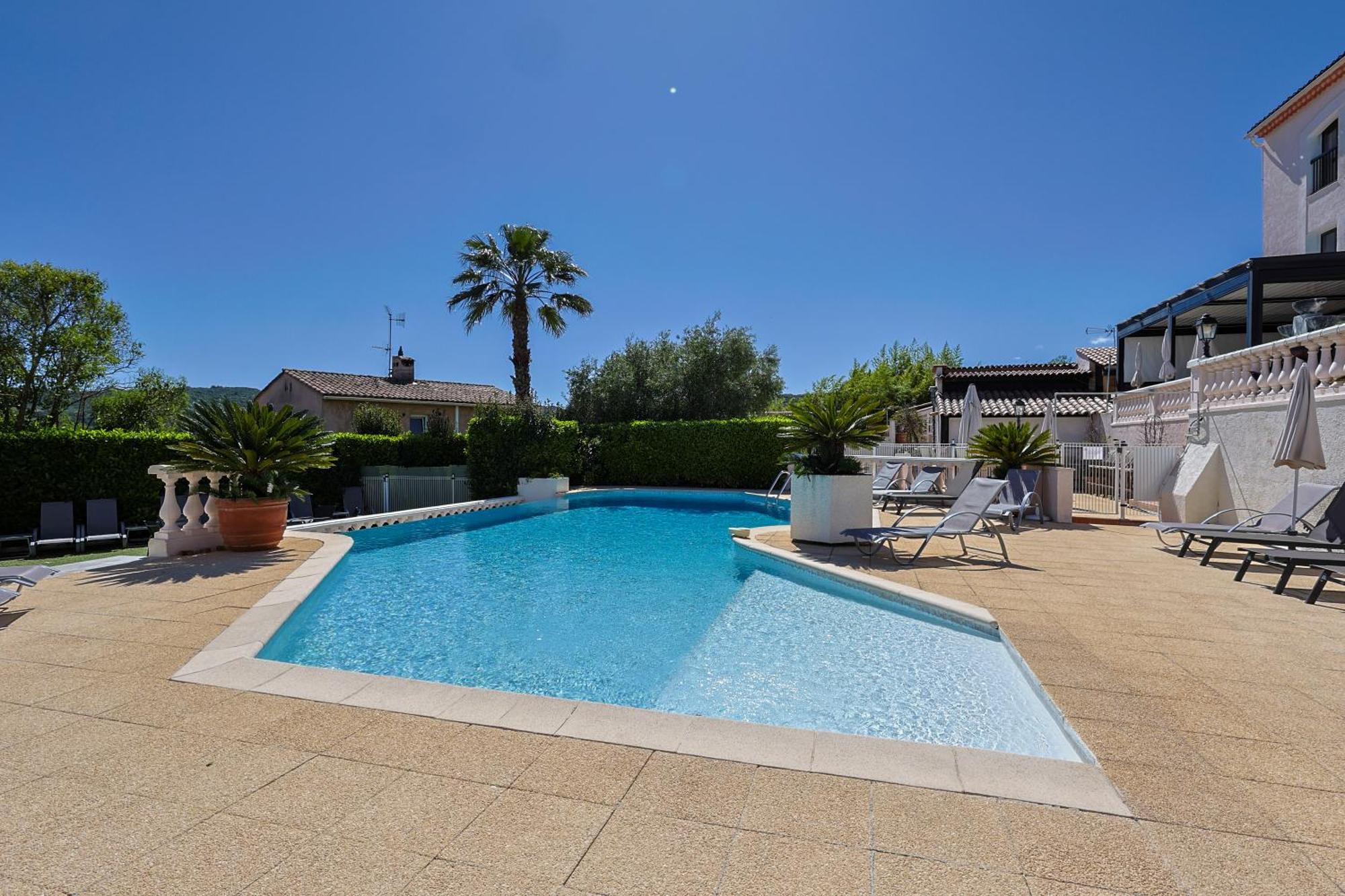 Hotel & Restaurant Perla Riviera Villeneuve-Loubet Exterior photo