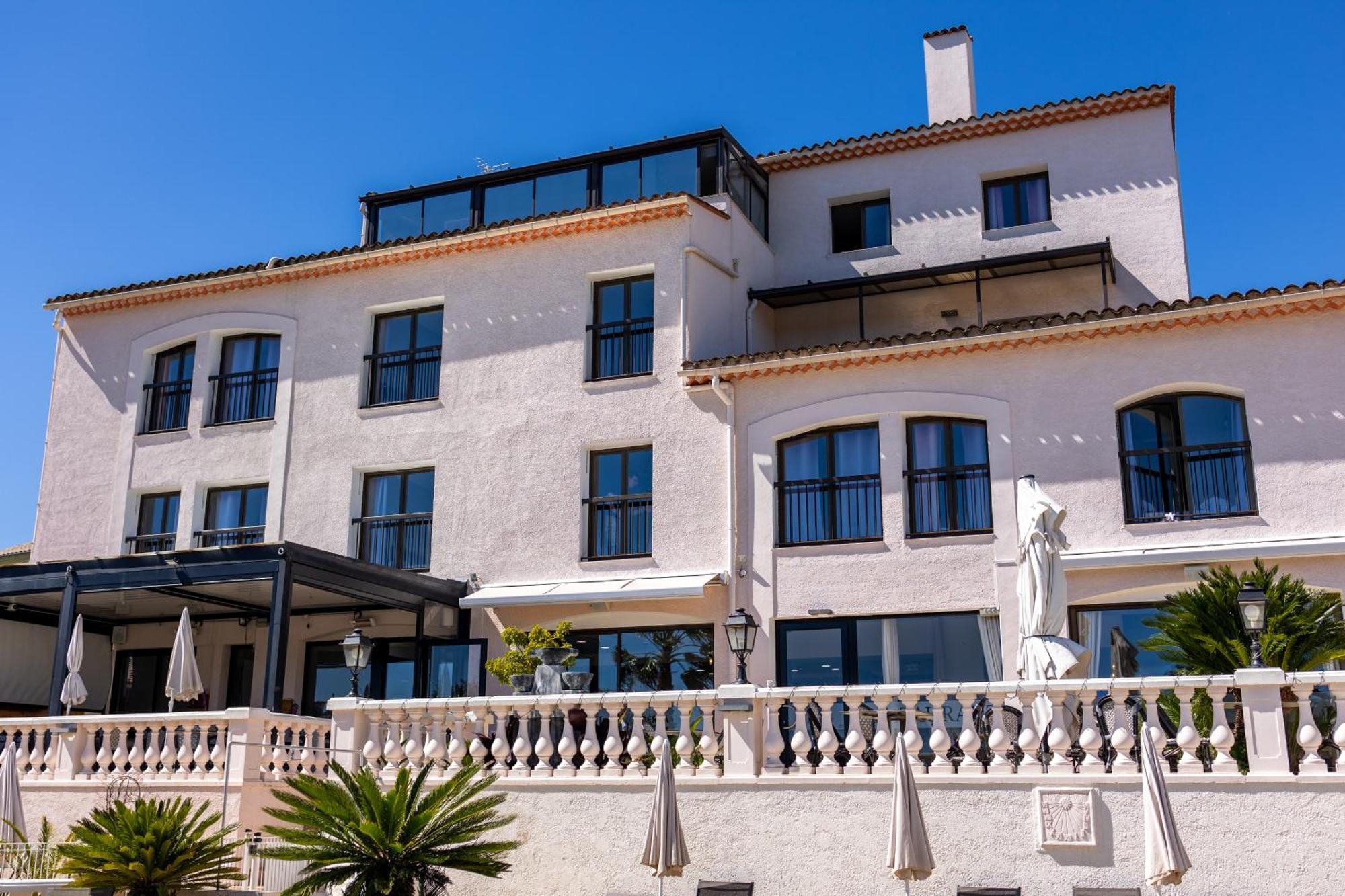 Hotel & Restaurant Perla Riviera Villeneuve-Loubet Exterior photo