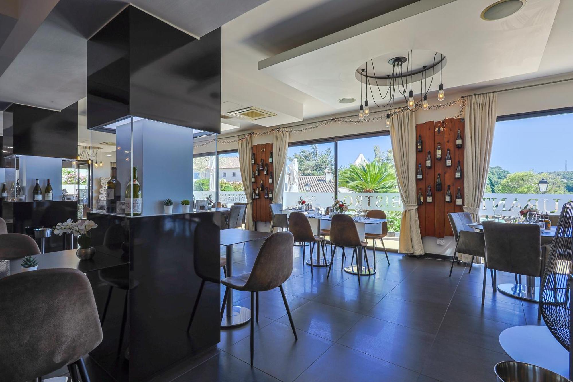 Hotel & Restaurant Perla Riviera Villeneuve-Loubet Exterior photo