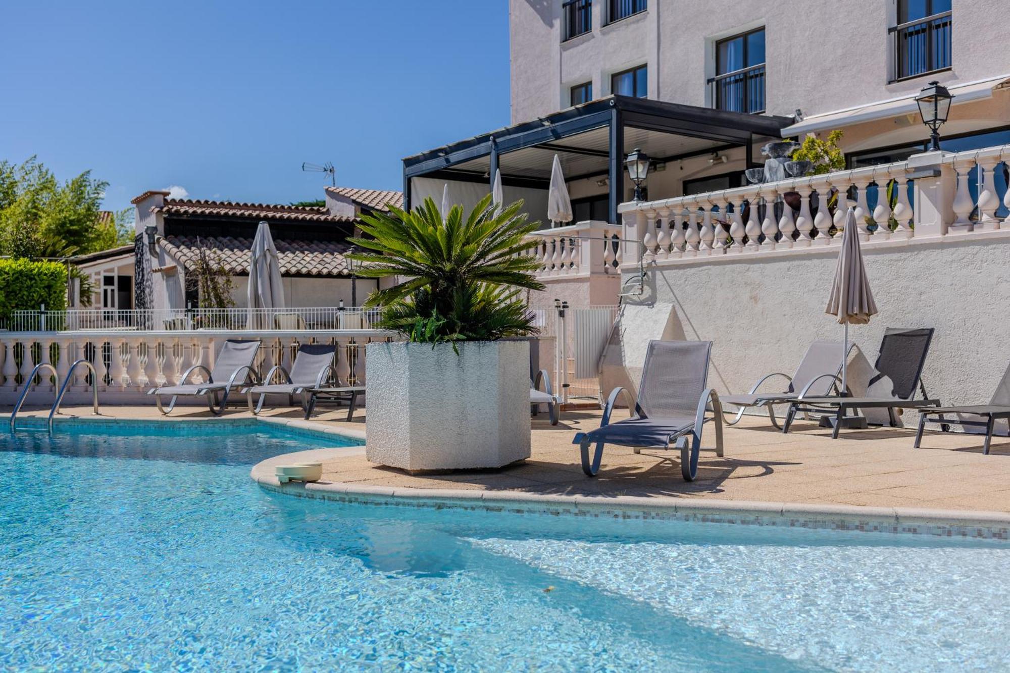 Hotel & Restaurant Perla Riviera Villeneuve-Loubet Exterior photo