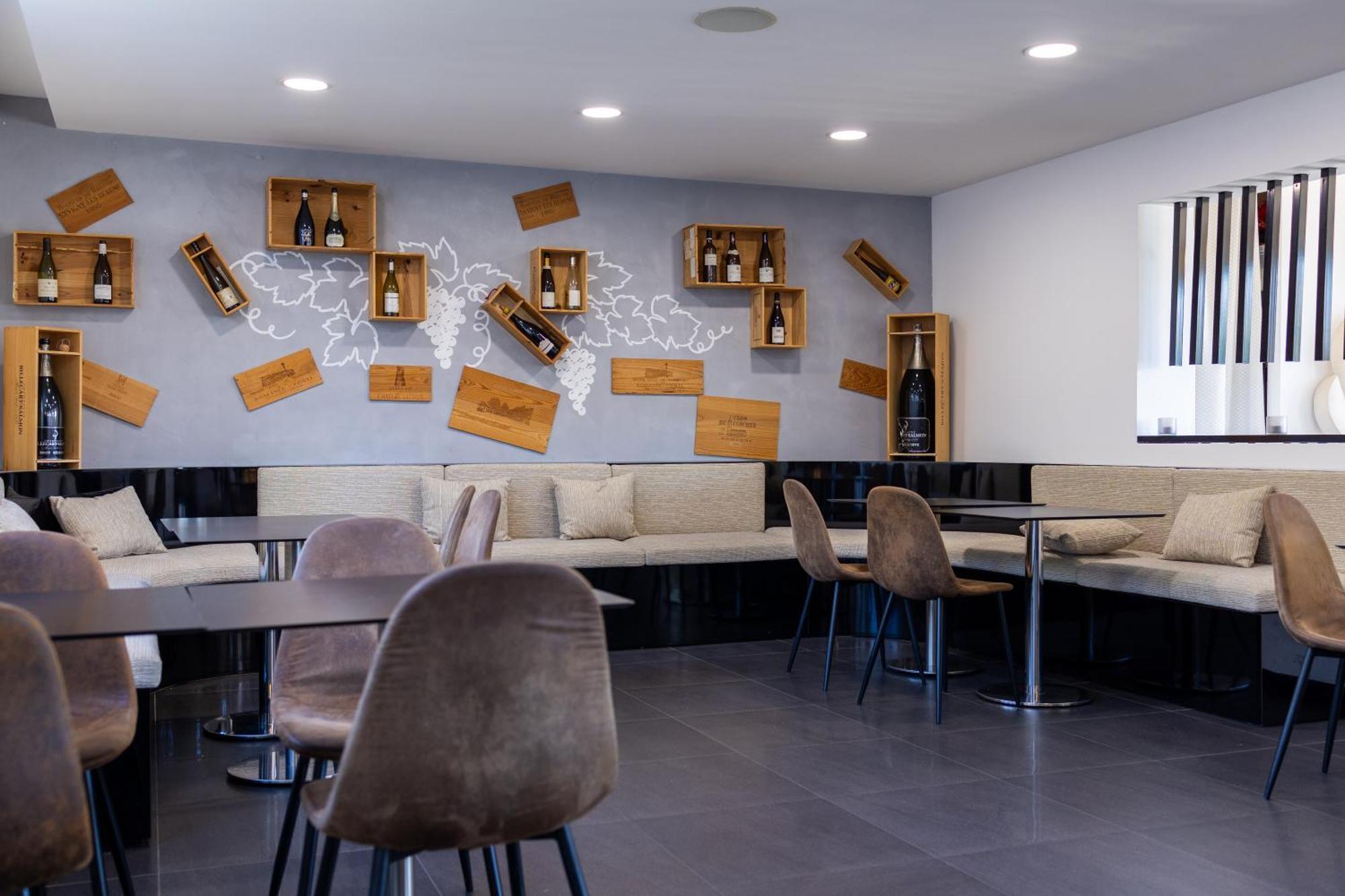 Hotel & Restaurant Perla Riviera Villeneuve-Loubet Exterior photo