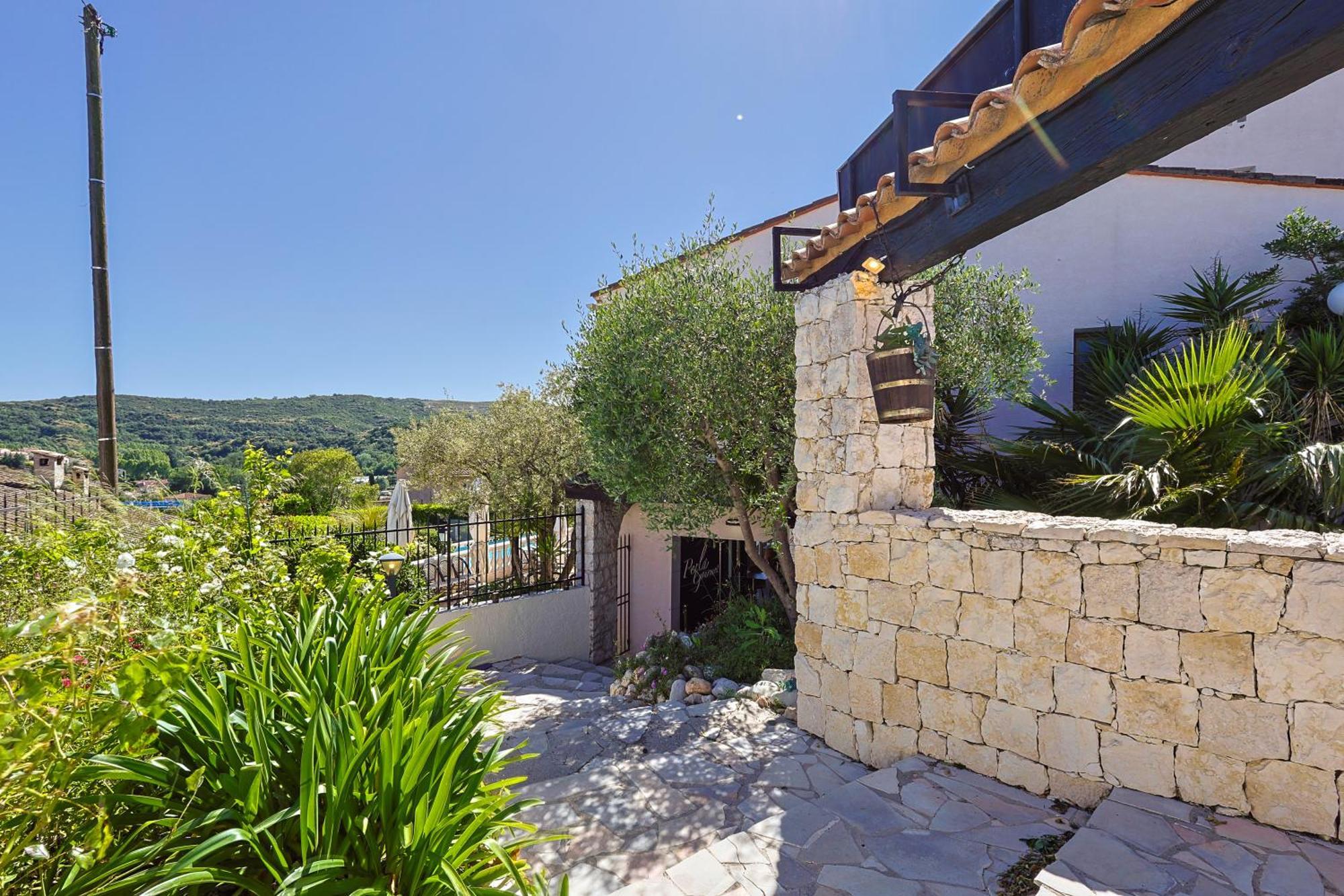 Hotel & Restaurant Perla Riviera Villeneuve-Loubet Exterior photo
