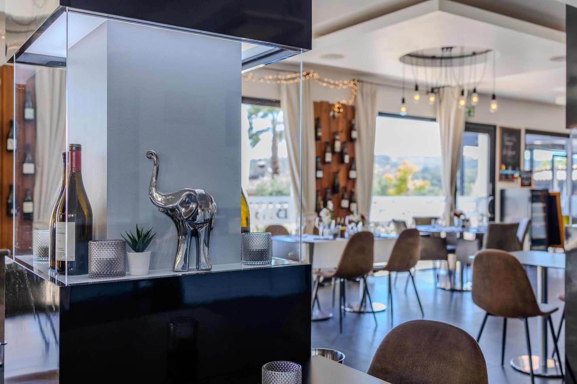 Hotel & Restaurant Perla Riviera Villeneuve-Loubet Exterior photo