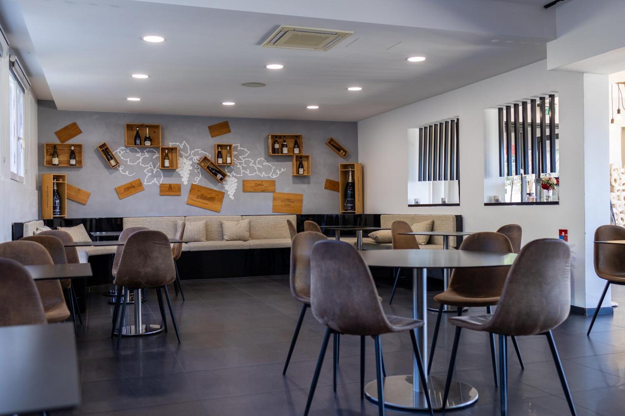 Hotel & Restaurant Perla Riviera Villeneuve-Loubet Exterior photo