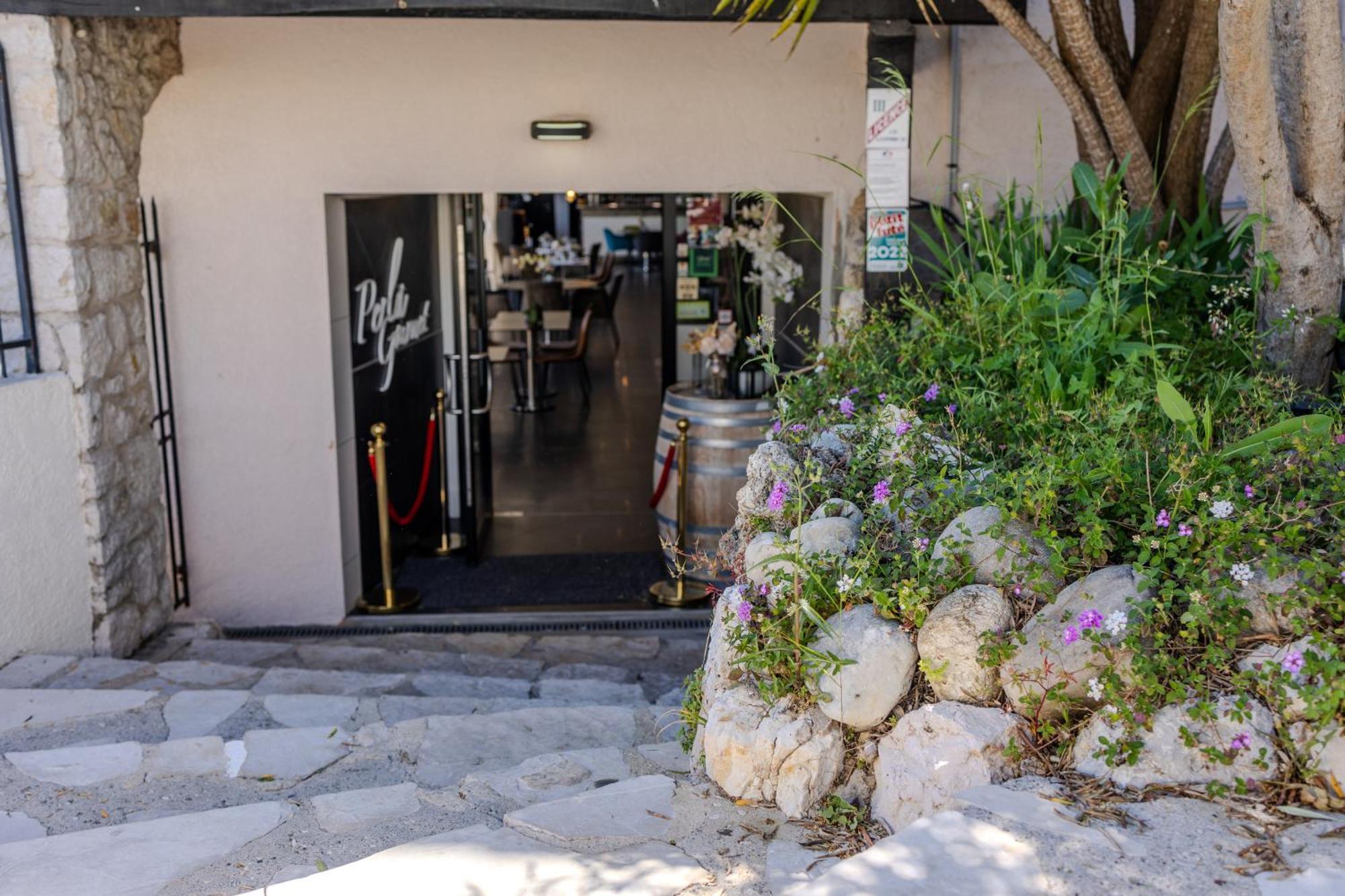Hotel & Restaurant Perla Riviera Villeneuve-Loubet Exterior photo