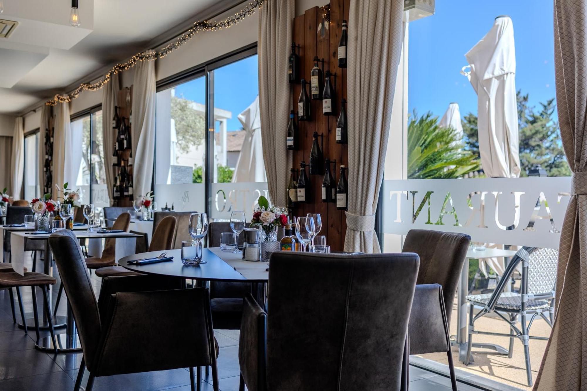 Hotel & Restaurant Perla Riviera Villeneuve-Loubet Exterior photo