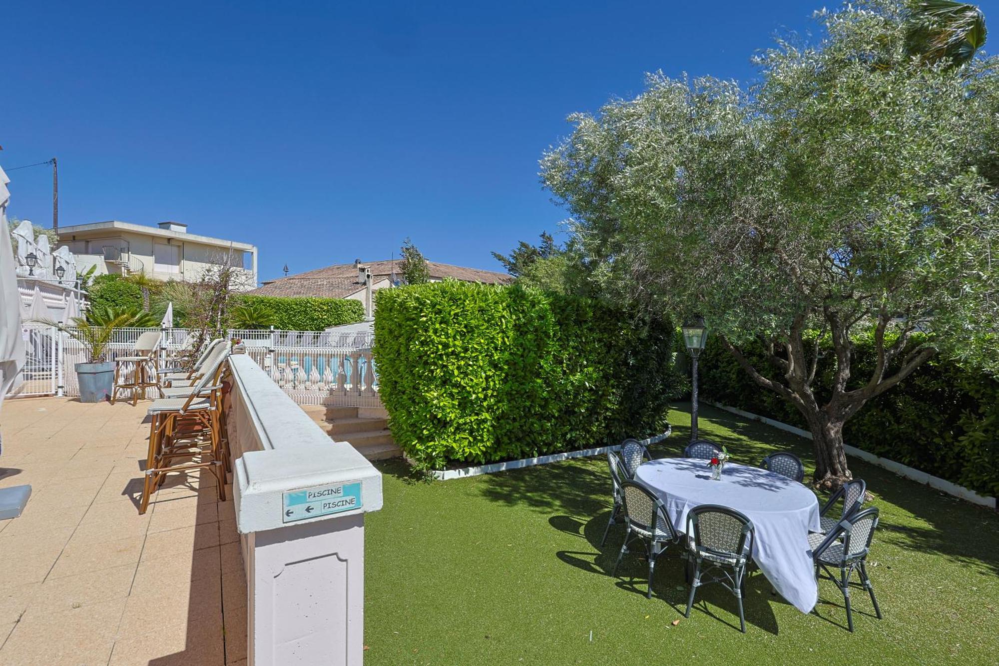 Hotel & Restaurant Perla Riviera Villeneuve-Loubet Exterior photo
