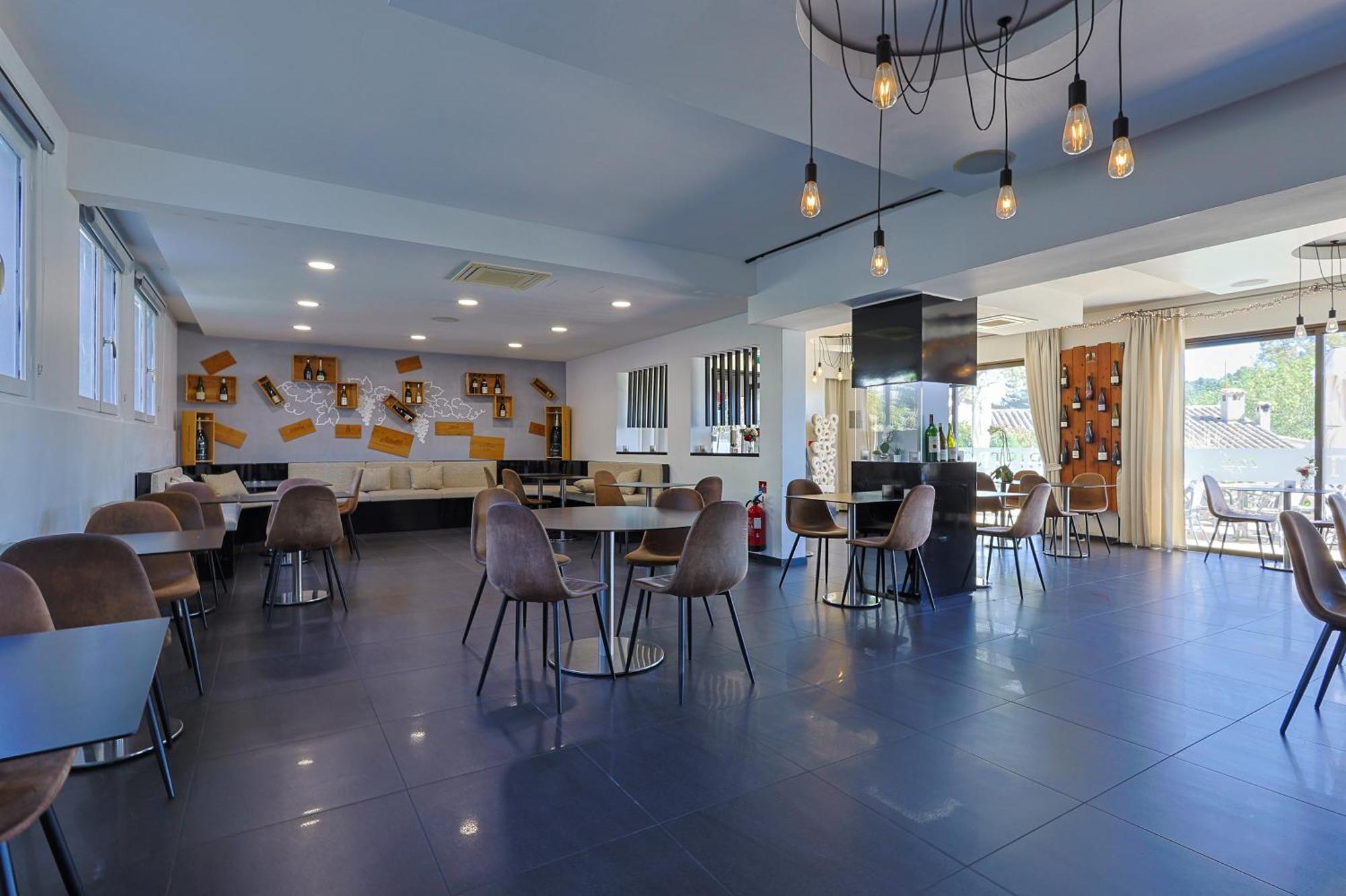 Hotel & Restaurant Perla Riviera Villeneuve-Loubet Exterior photo