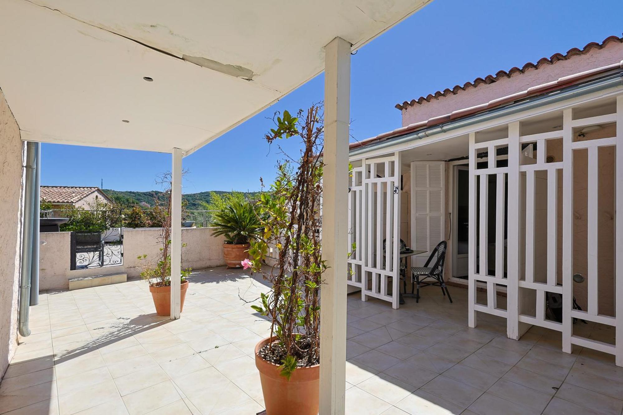 Hotel & Restaurant Perla Riviera Villeneuve-Loubet Exterior photo
