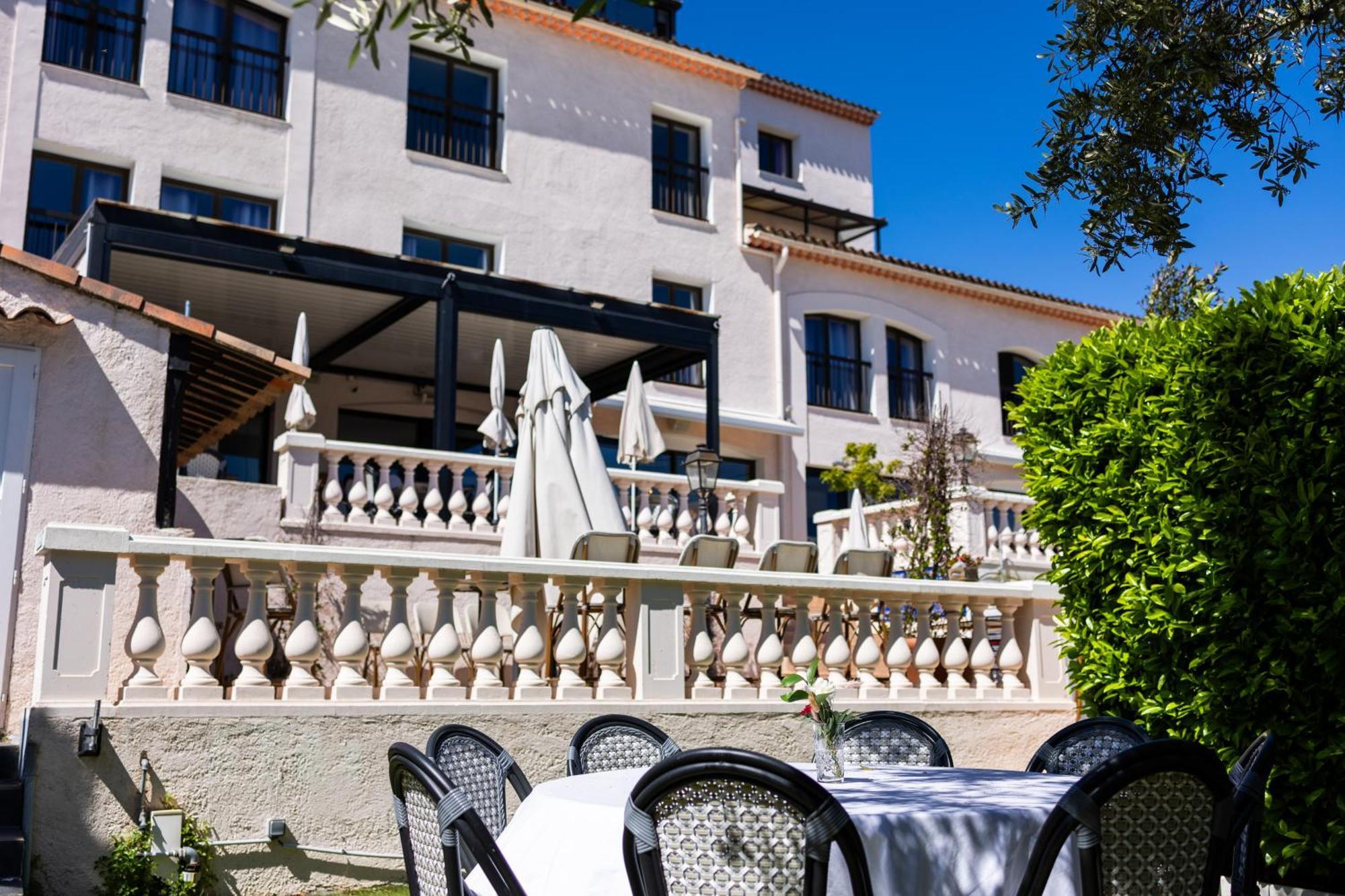 Hotel & Restaurant Perla Riviera Villeneuve-Loubet Exterior photo