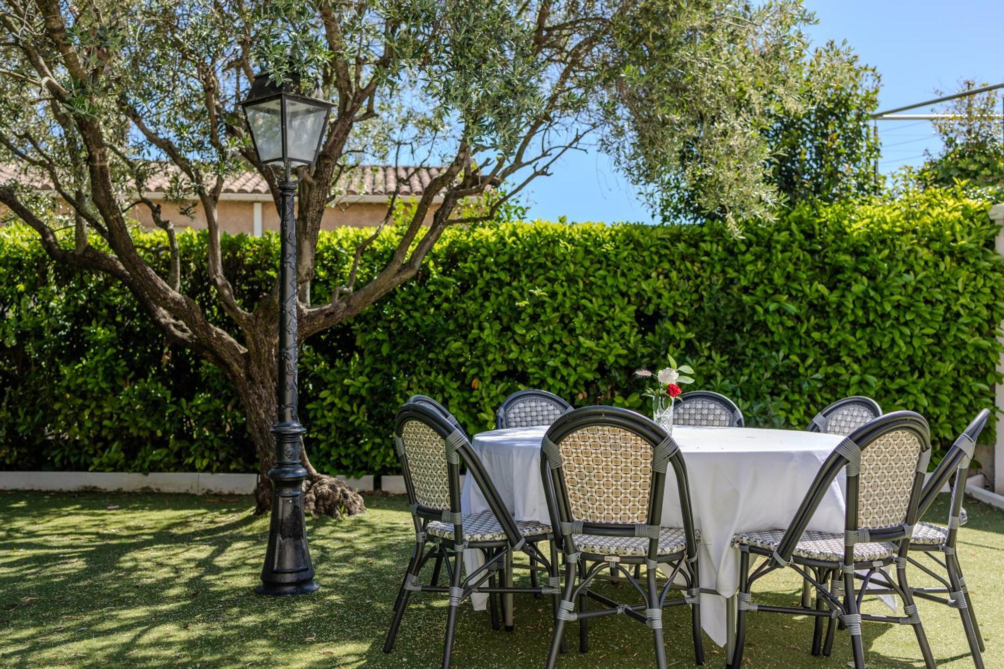 Hotel & Restaurant Perla Riviera Villeneuve-Loubet Exterior photo