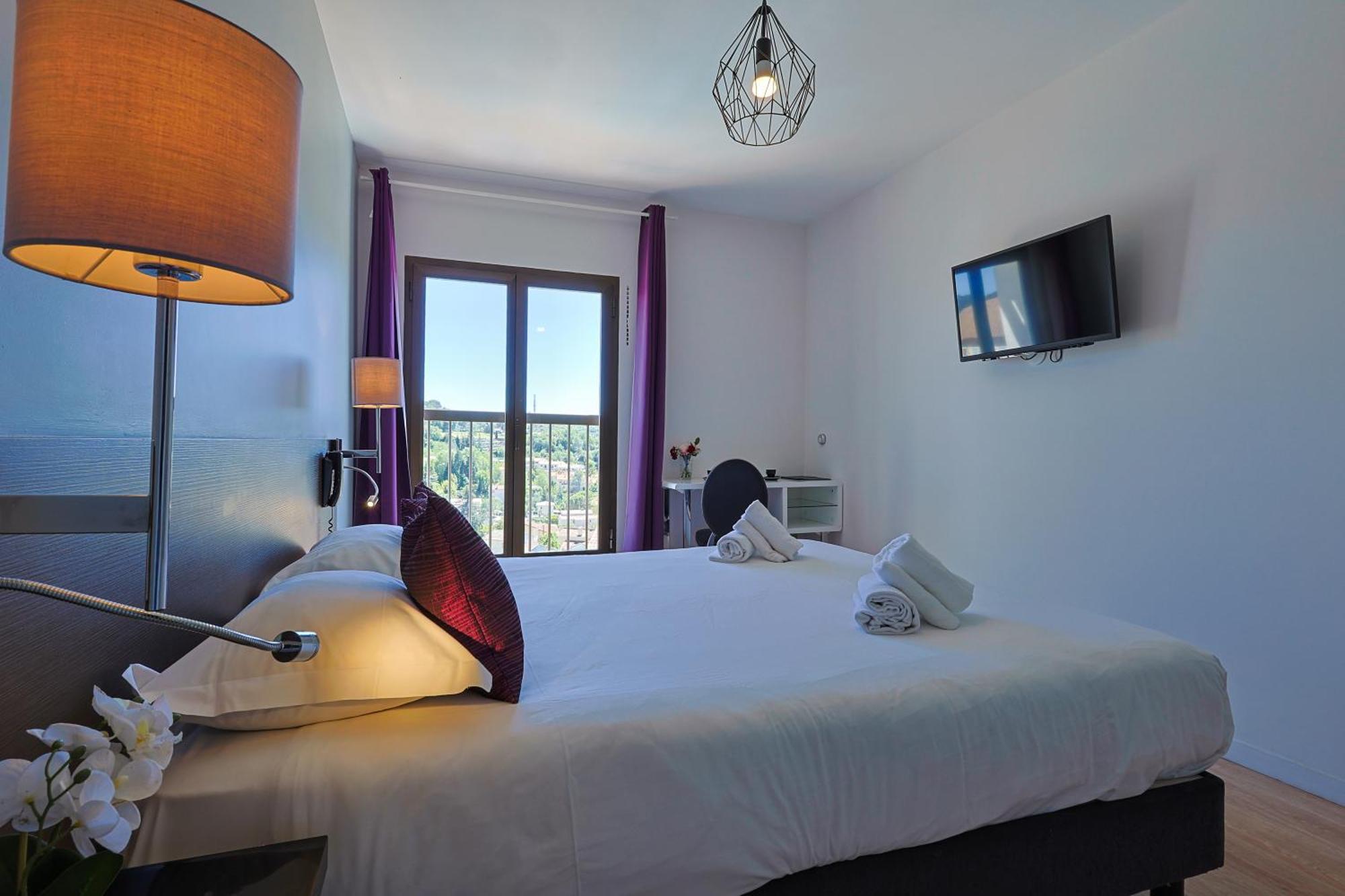 Hotel & Restaurant Perla Riviera Villeneuve-Loubet Exterior photo